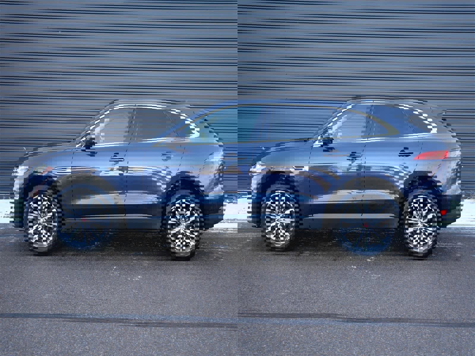 Used 2018 Jaguar F-PACE Prestige image 2