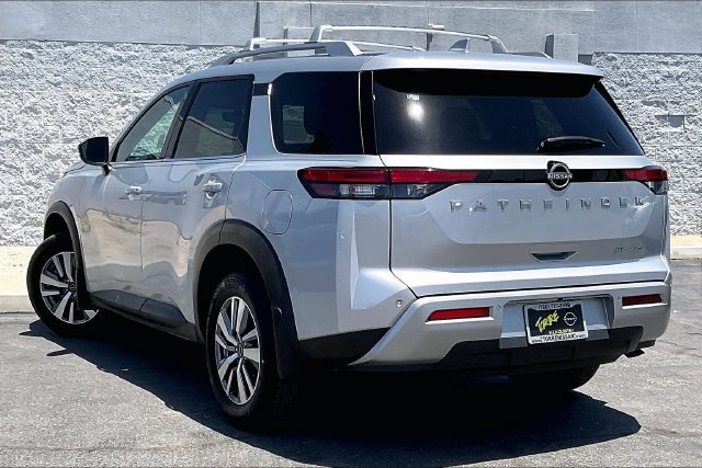 Used 2025 Nissan Pathfinder SL w/ Lighting Package (N92) AWD/4WD image 10