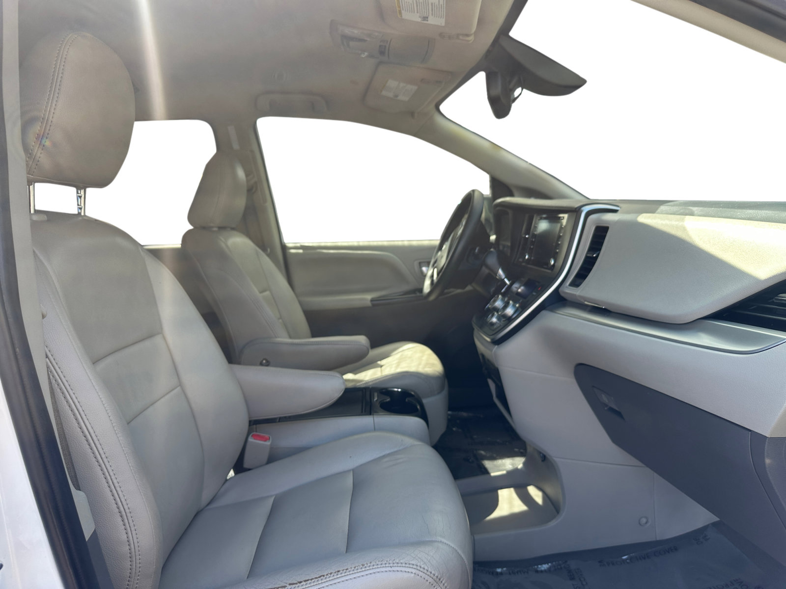 Used 2020 Toyota Sienna LE w/ Carpet Mat Package FWD image 15