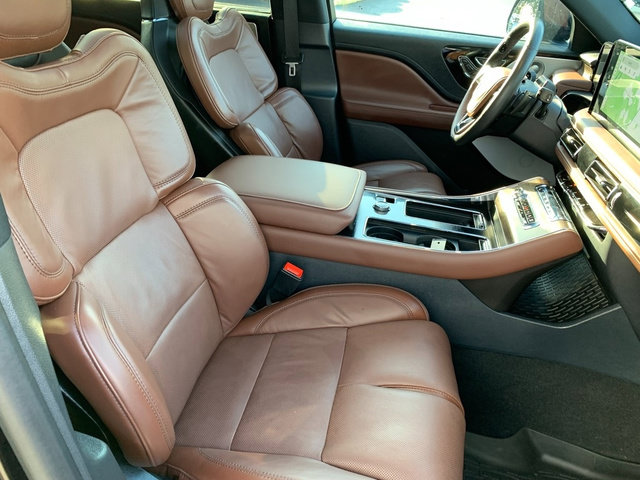 Certified 2025 Lincoln Aviator Reserve w/ Luxury Package AWD/4WD image 12