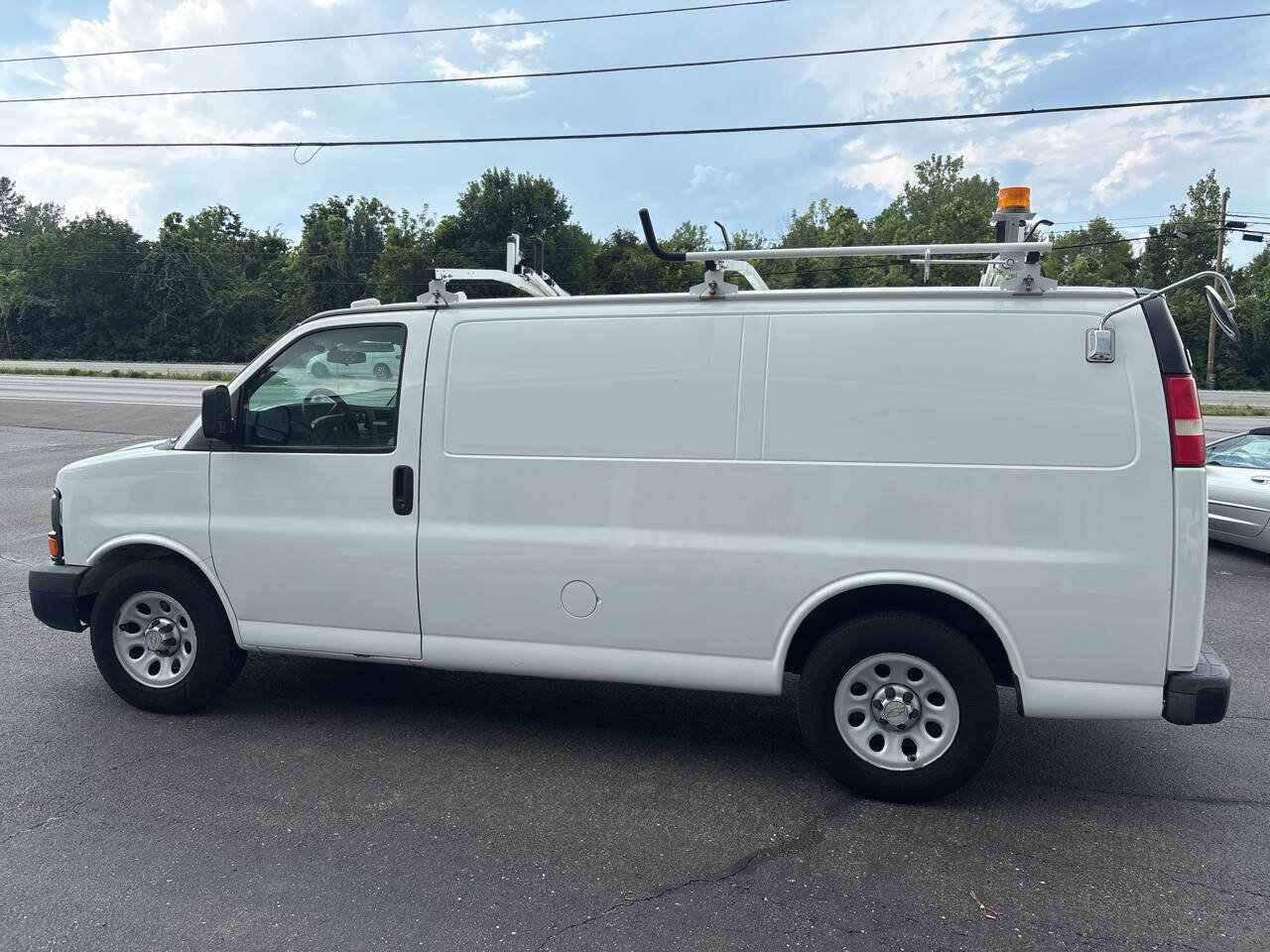 Used 2013 Chevrolet Express 1500 AWD image 5