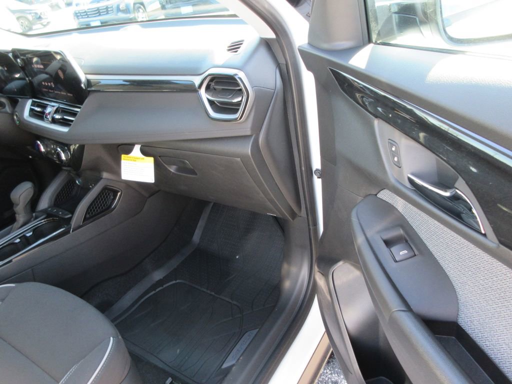 New 2026 Chevrolet TrailBlazer LT w/ LPO, Blackout Package FWD image 18