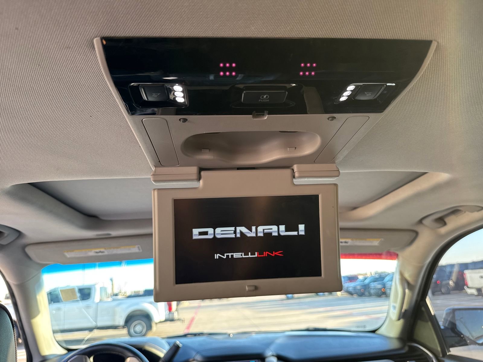 Used 2020 GMC Yukon XL Denali w/ Open Road Package image 32