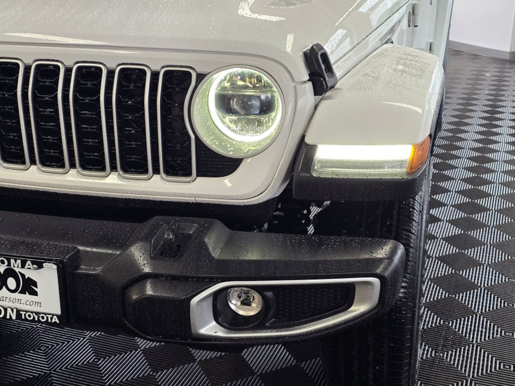 Used 2025 Jeep Wrangler Unlimited Sahara AWD/4WD image 10
