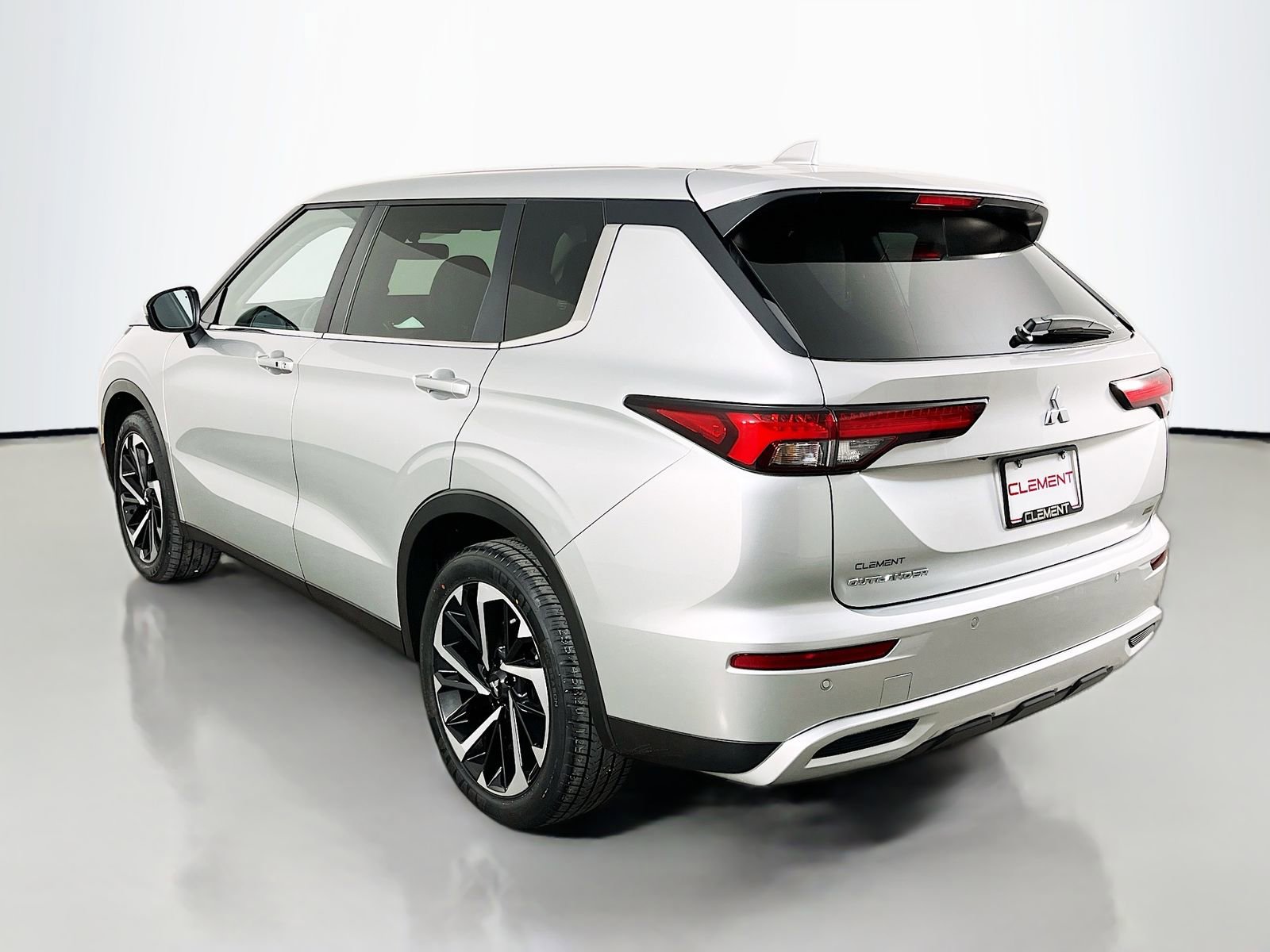 Used 2024 Mitsubishi Outlander SE image 8