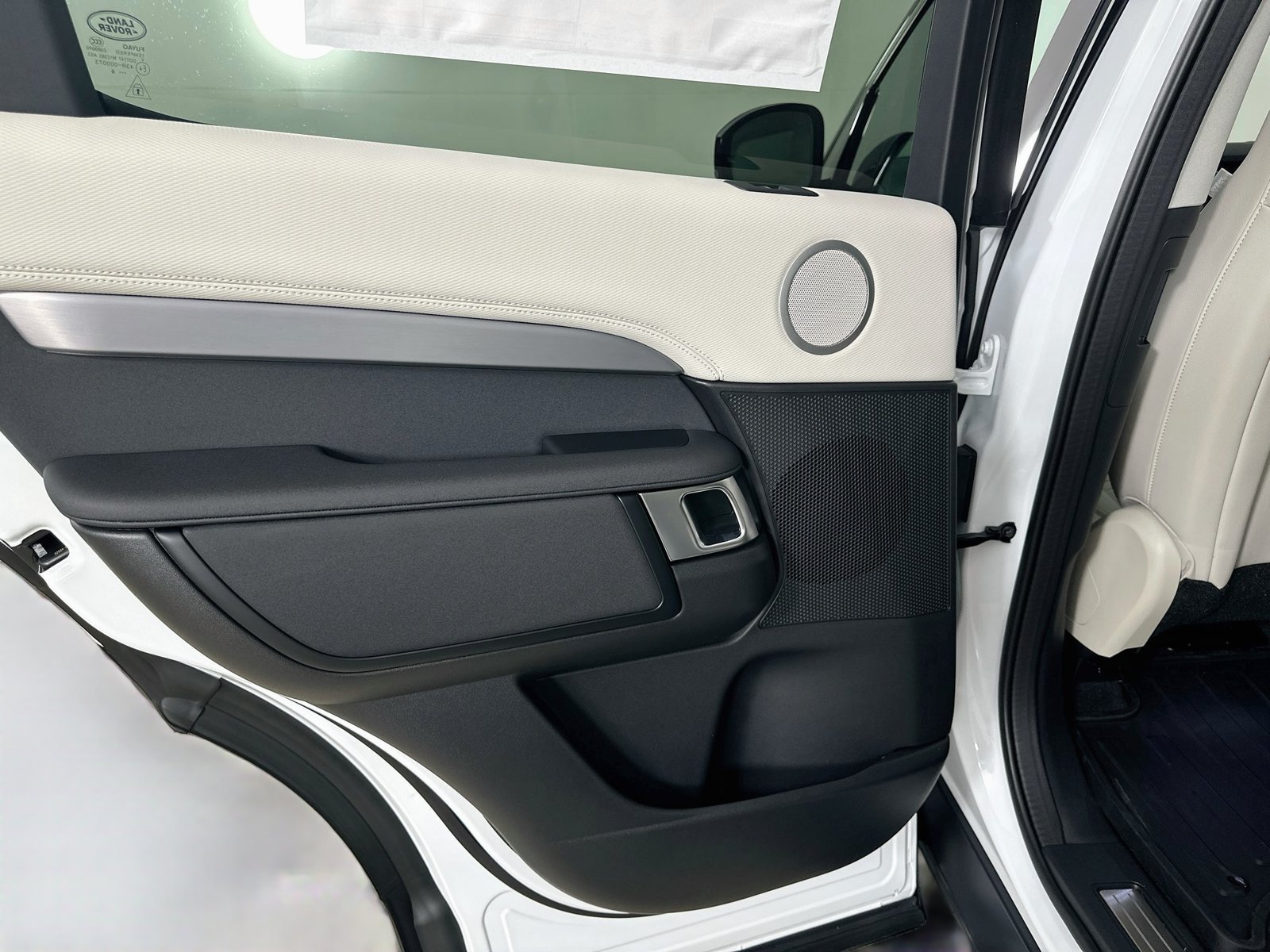 New 2026 Land Rover Discovery Limited Edition AWD/4WD image 36