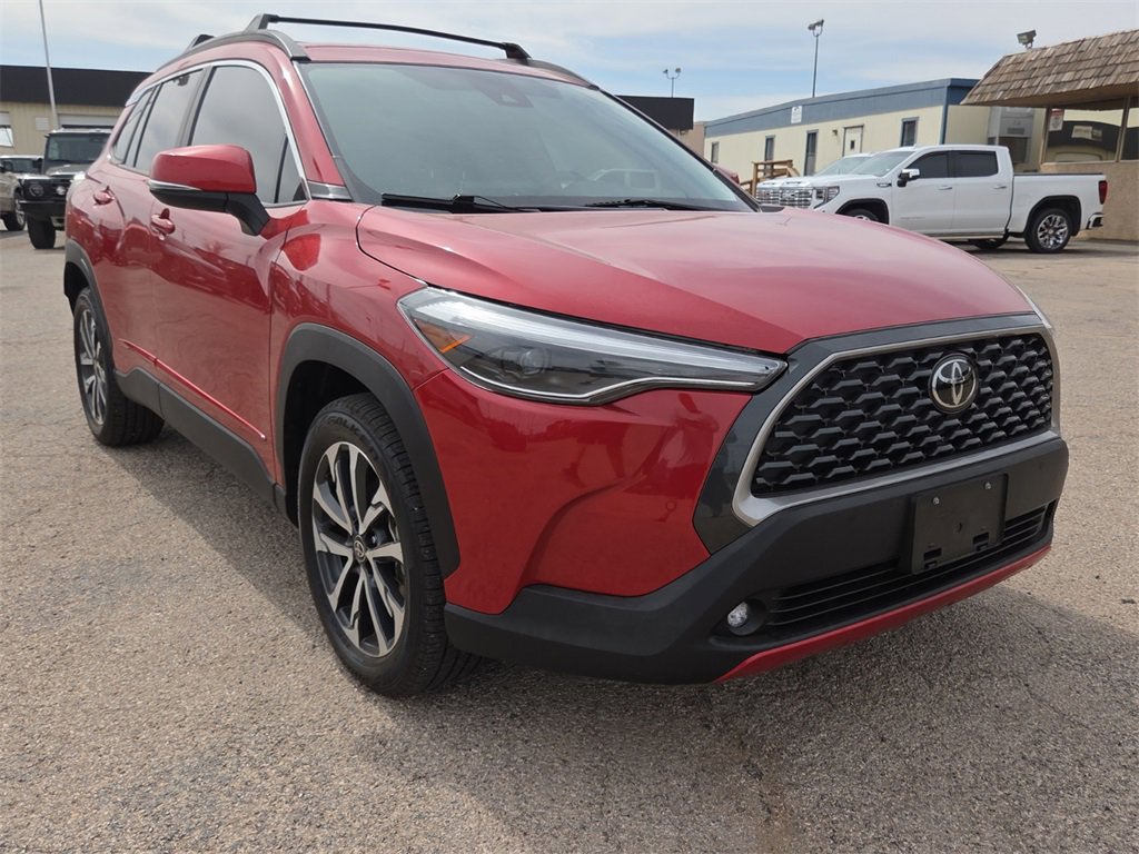 Used 2022 Toyota Corolla Cross XLE image 6