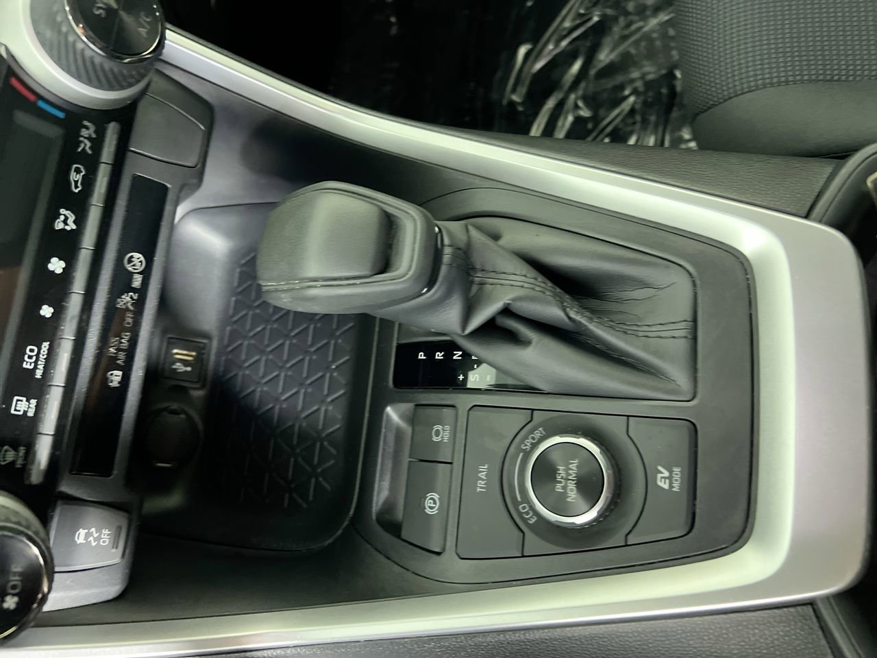 Used 2023 Toyota RAV4 LE AWD/4WD image 22