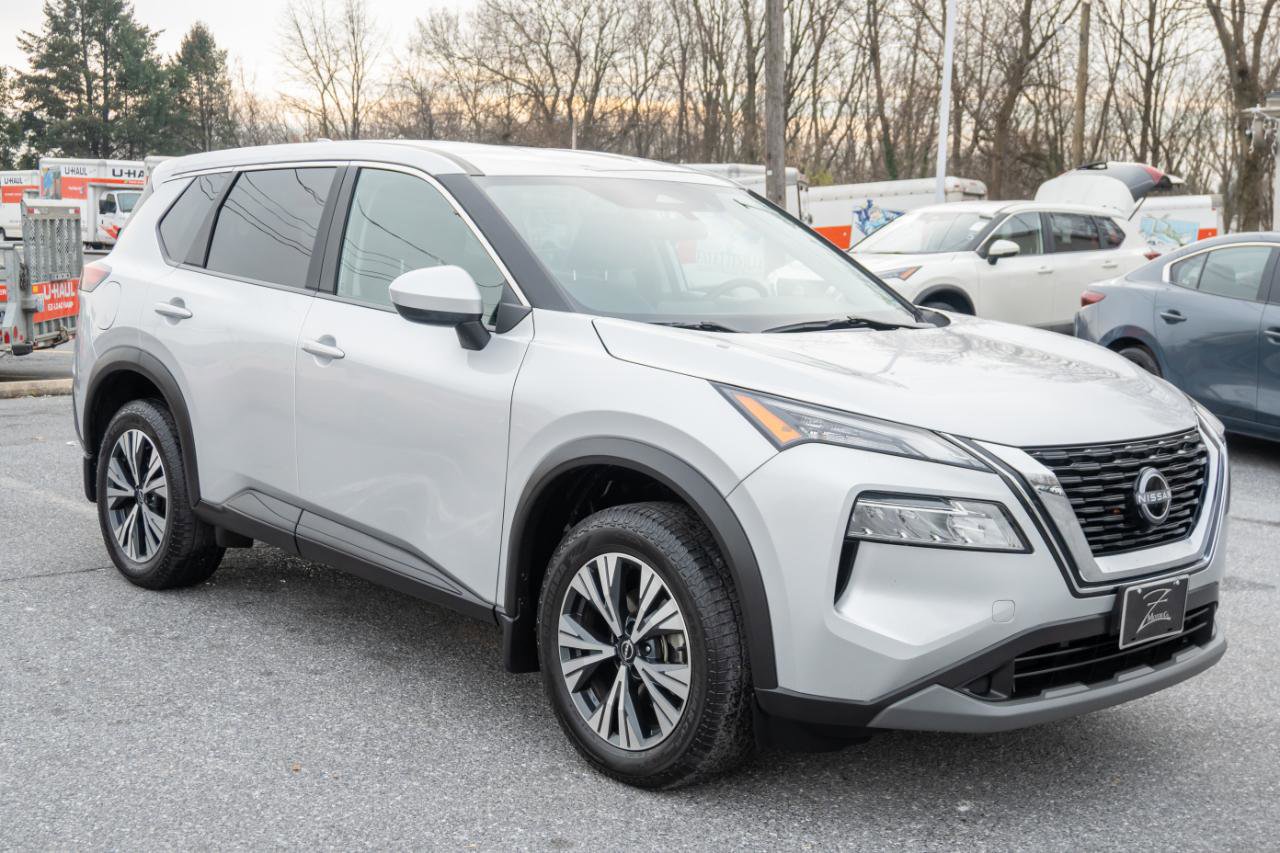 Used 2023 Nissan Rogue SV image 4