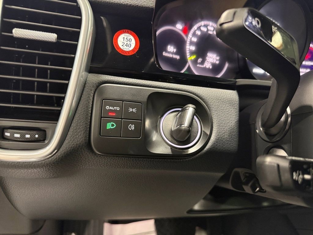 Used 2022 Porsche Cayenne Platinum Edition image 40