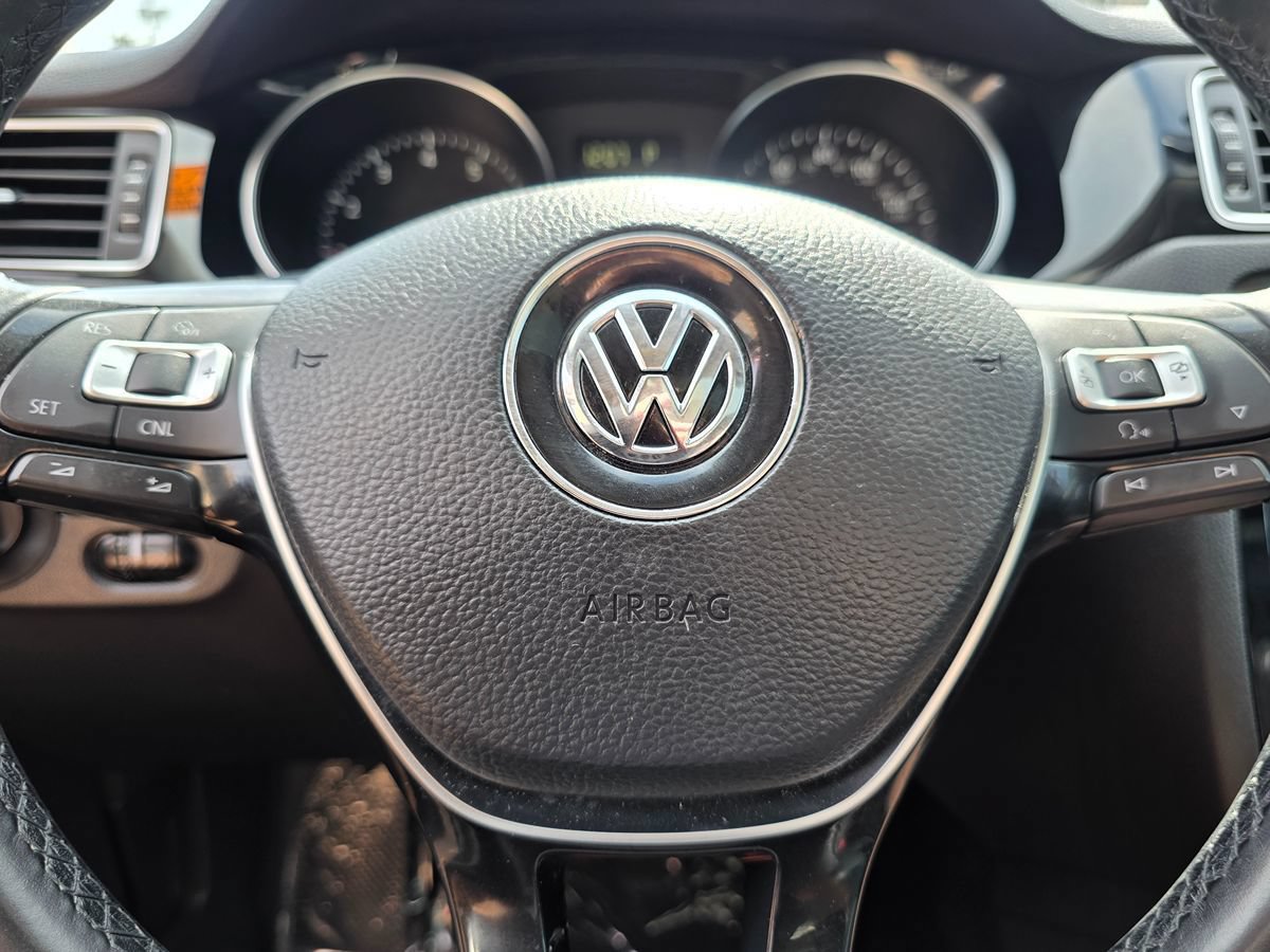 Used 2015 Volkswagen Jetta SEL FWD image 32