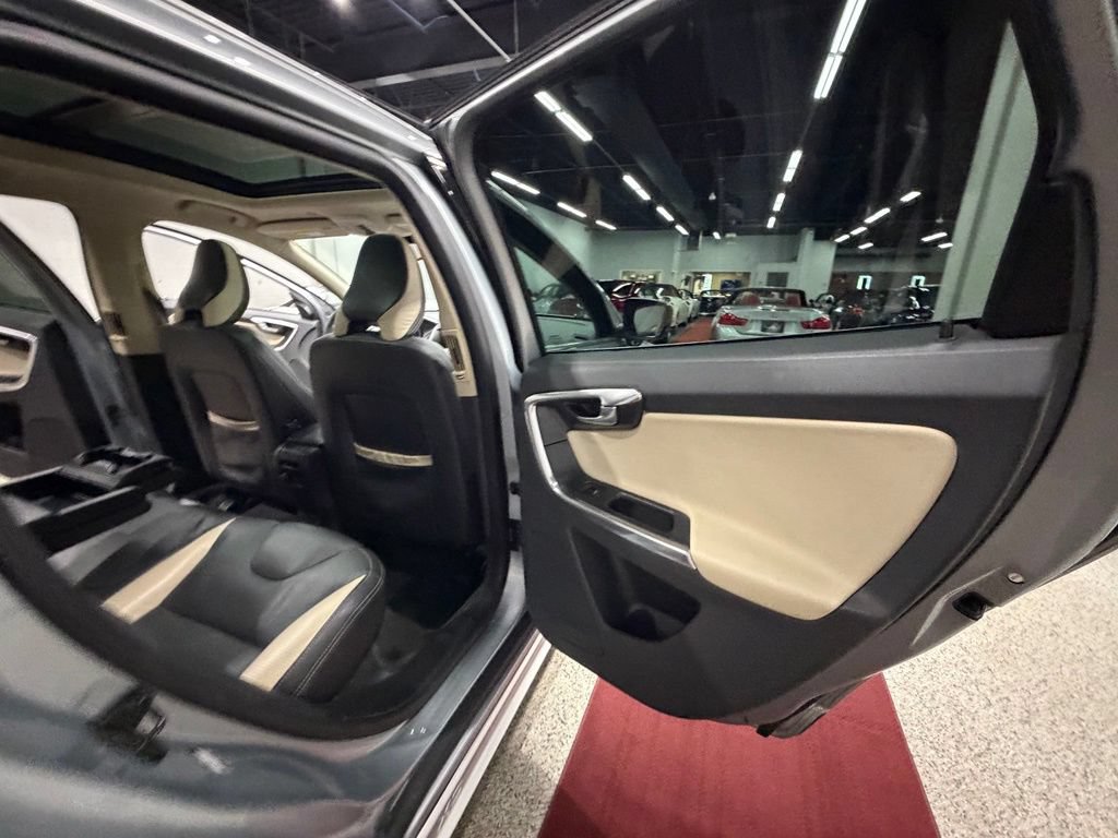 Used 2012 Volvo XC60 T6 AWD/4WD image 23