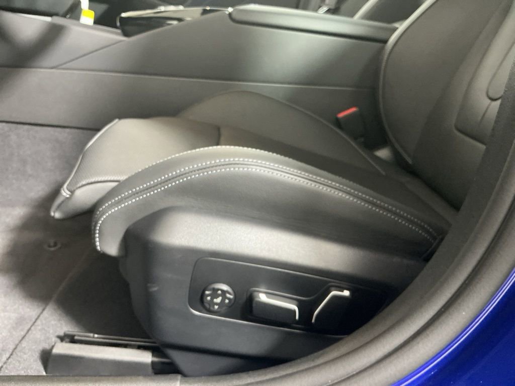 Certified 2026 BMW M5 w/ Carbon Package image 21