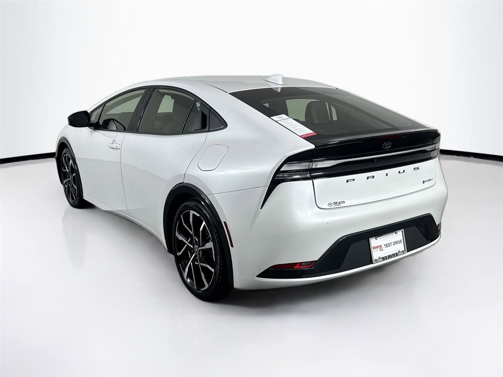 Used 2025 Toyota Prius Plug-In Hybrid image 12