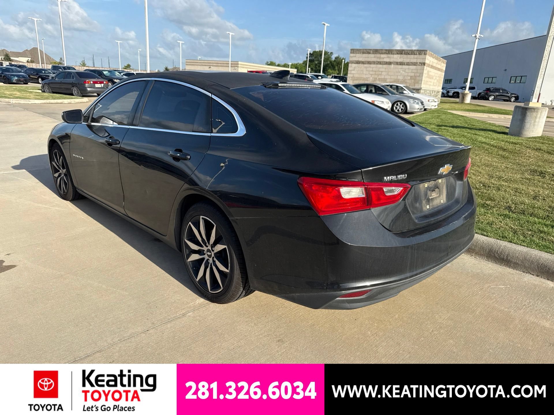 Used 2017 Chevrolet Malibu LT w/ Leather Package FWD image 5