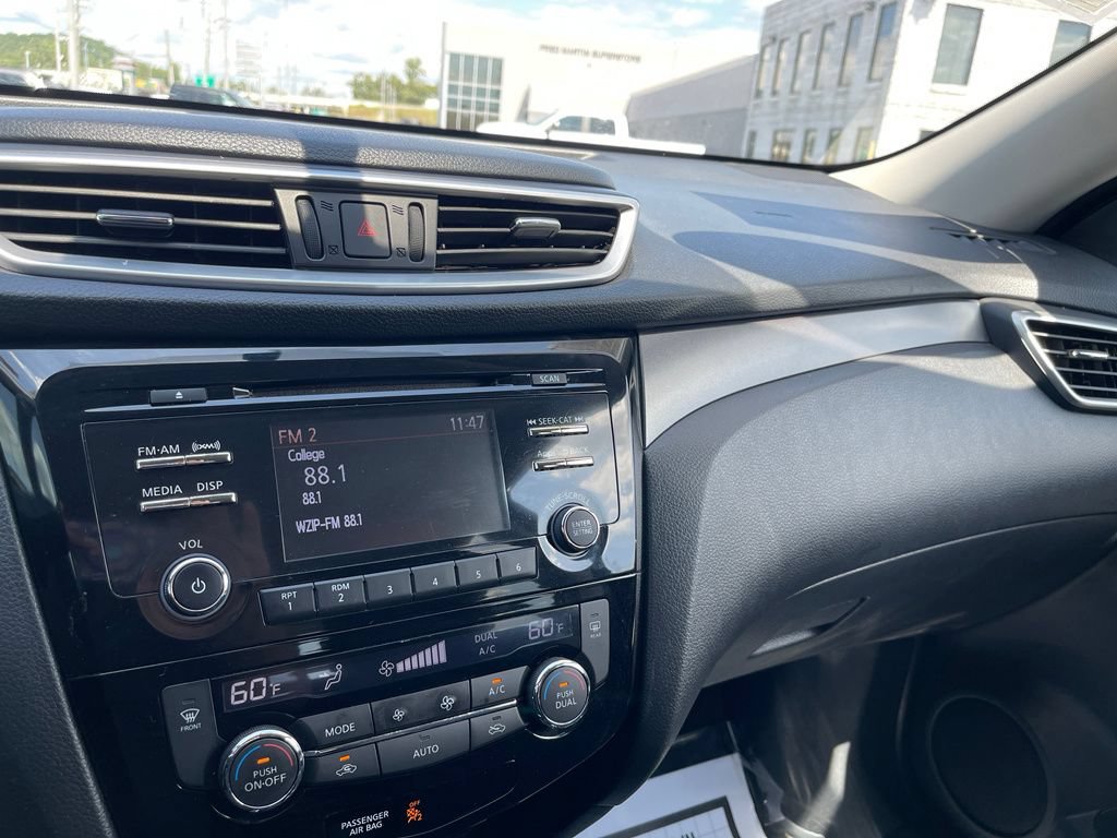 Used 2015 Nissan Rogue SV AWD/4WD image 13