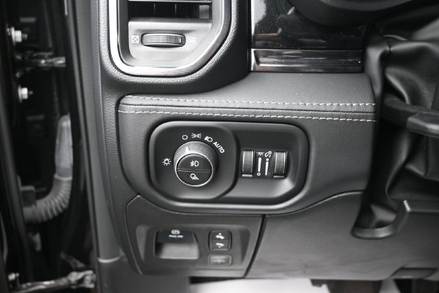 Used 2025 RAM 1500 Limited AWD/4WD image 29