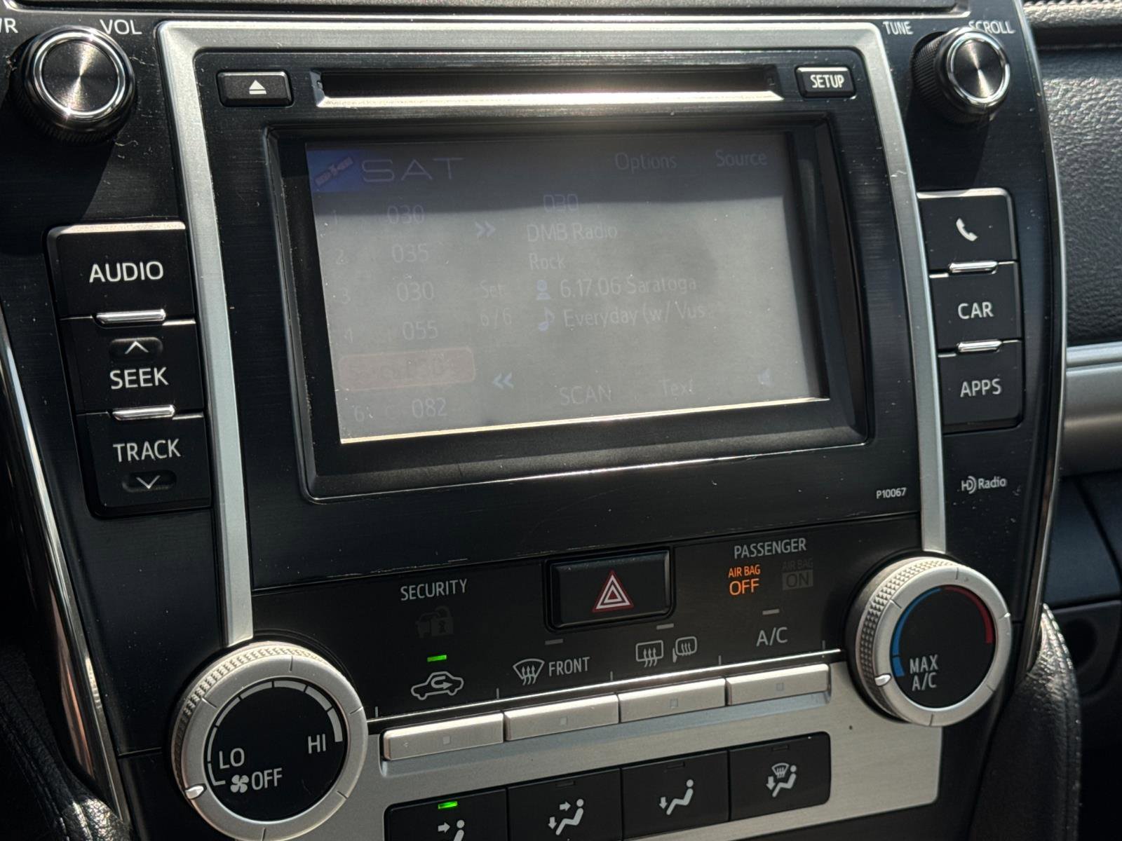 Used 2012 Toyota Camry SE w/ Leather Pkg FWD image 15