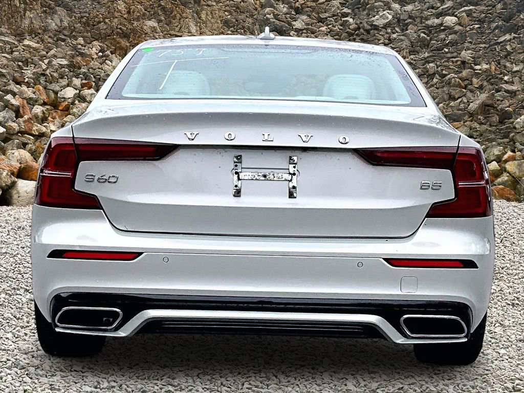 Used 2022 Volvo S60 B5 Momentum w/ Climate Package FWD image 4