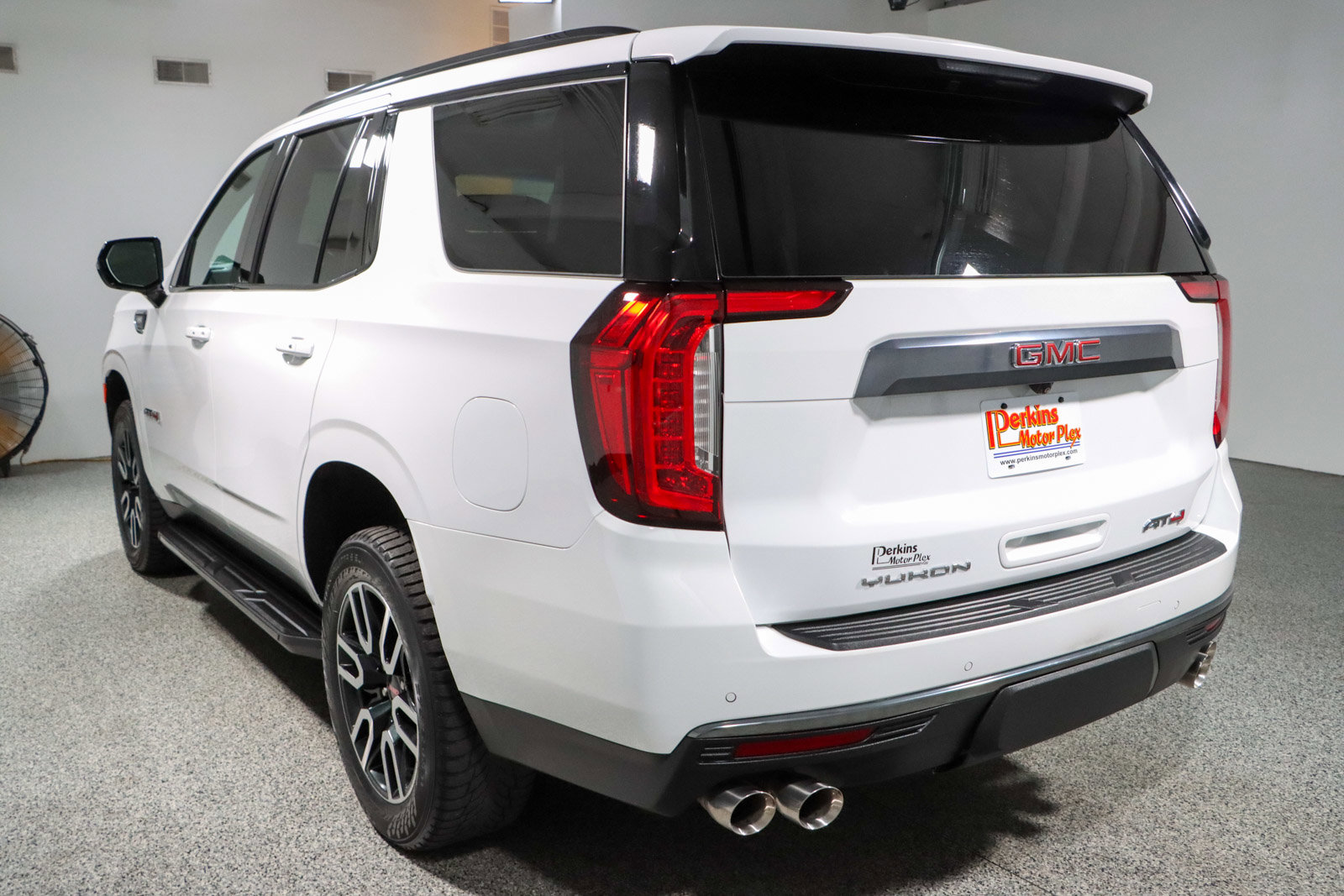 Used 2022 GMC Yukon AT4 AWD/4WD image 9