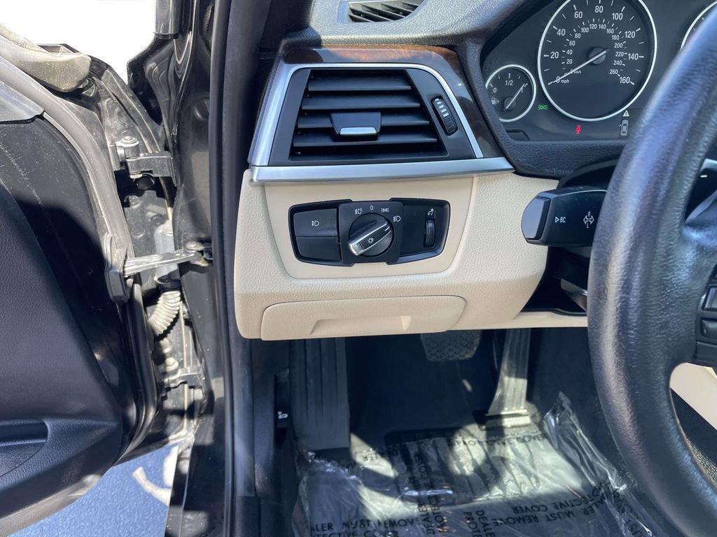 Used 2018 BMW 330i xDrive Sedan w/ Convenience Package image 31