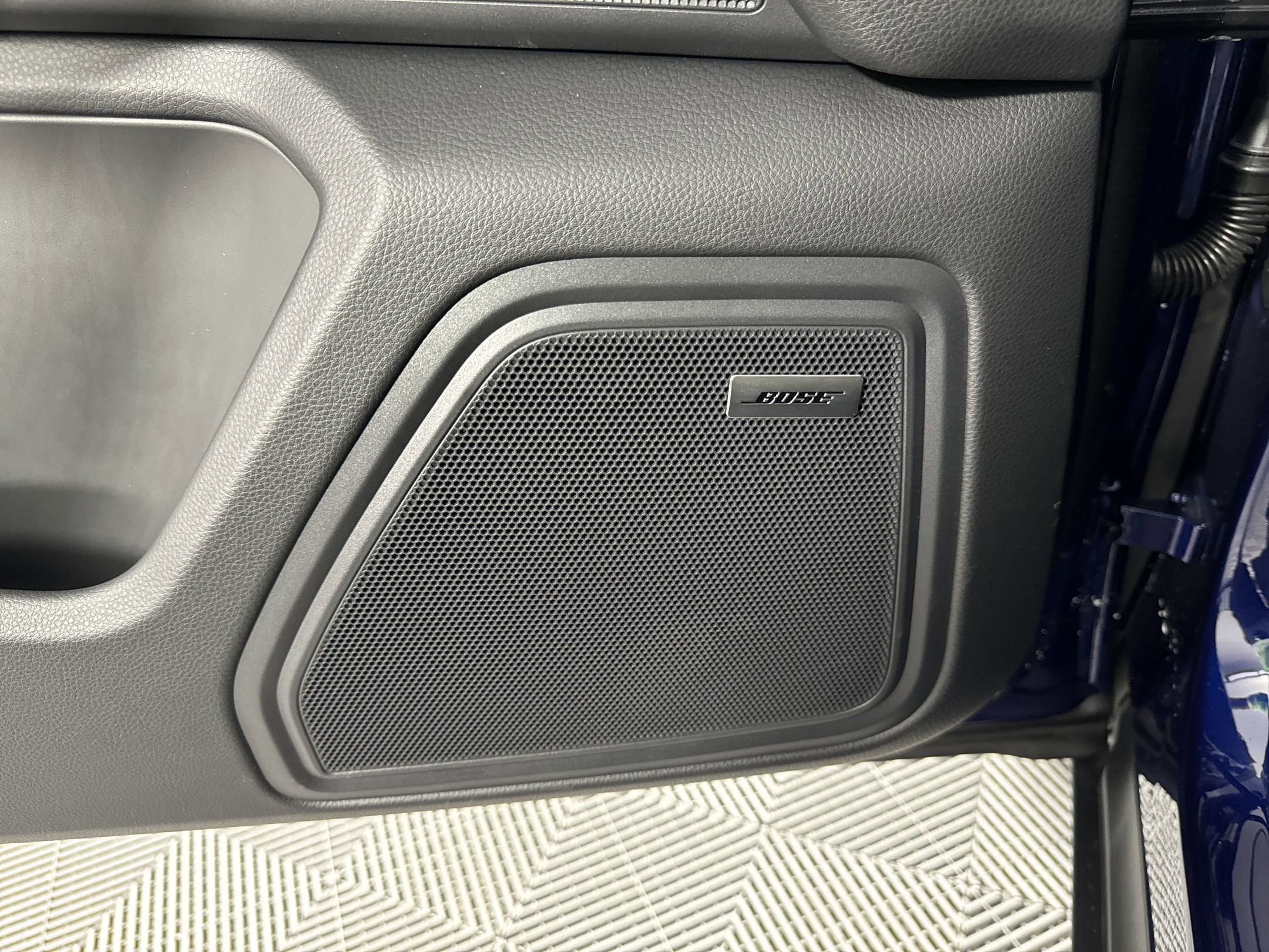 Certified 2025 Porsche Macan AWD/4WD image 22
