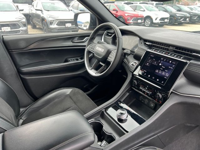 Used 2024 Jeep Grand Cherokee Altitude AWD/4WD image 40