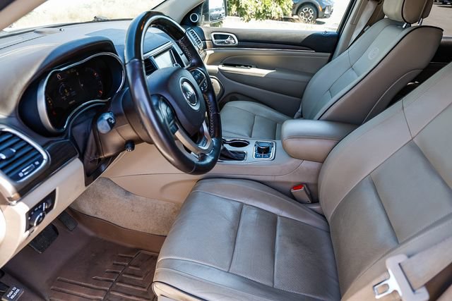 Used 2017 Jeep Grand Cherokee Overland w/ Jeep Active Safety Group AWD/4WD image 23