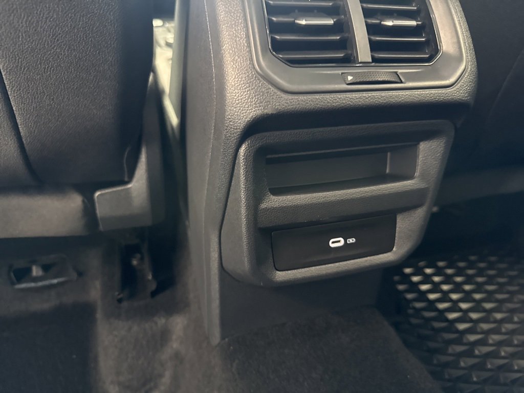Certified 2025 Volkswagen Taos SE image 28