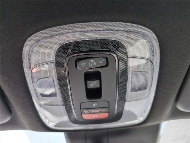 Certified 2025 Hyundai Elantra Limited FWD image 18