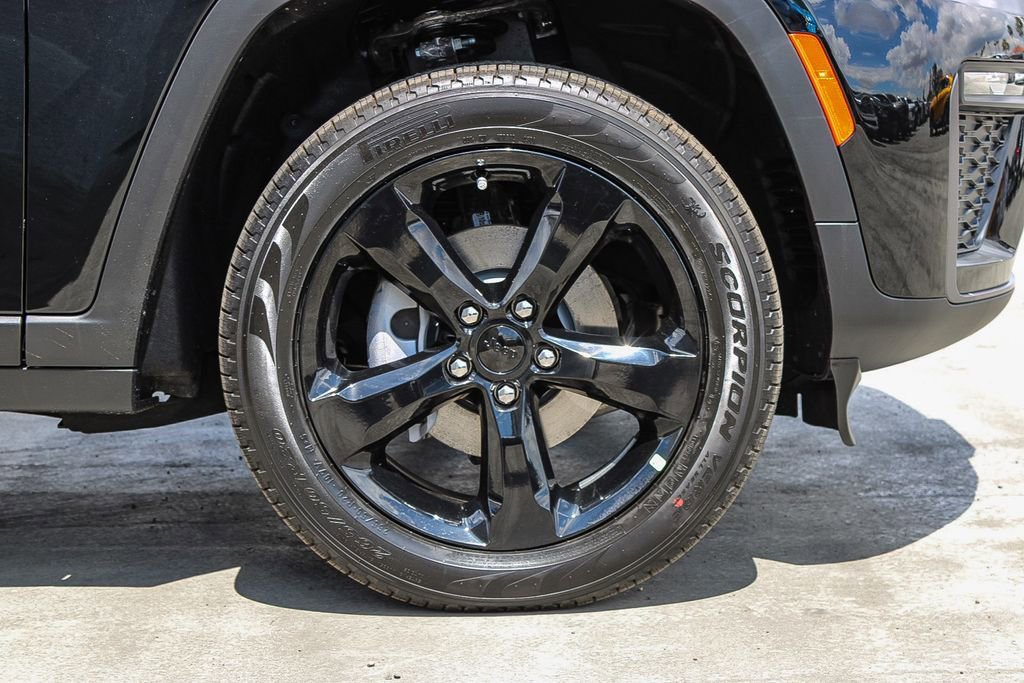 New 2026 Jeep Grand Cherokee Limited w/ Limited Altitude Package AWD/4WD image 11