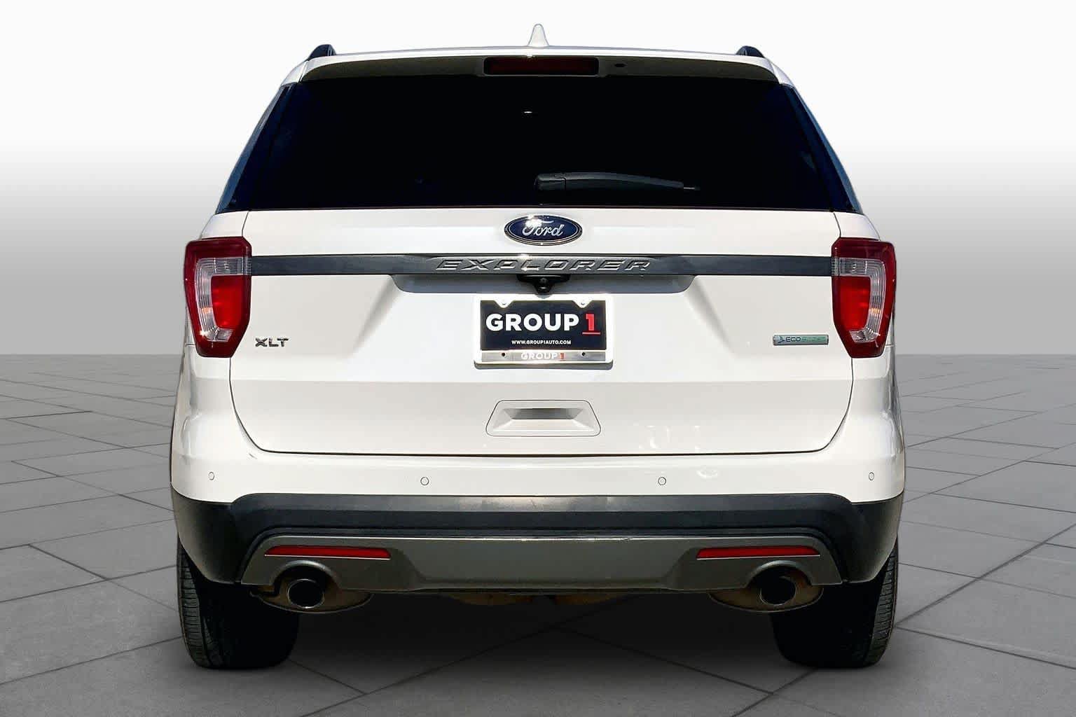 Used 2017 Ford Explorer XLT w/ Equipment Group 202A FWD image 5