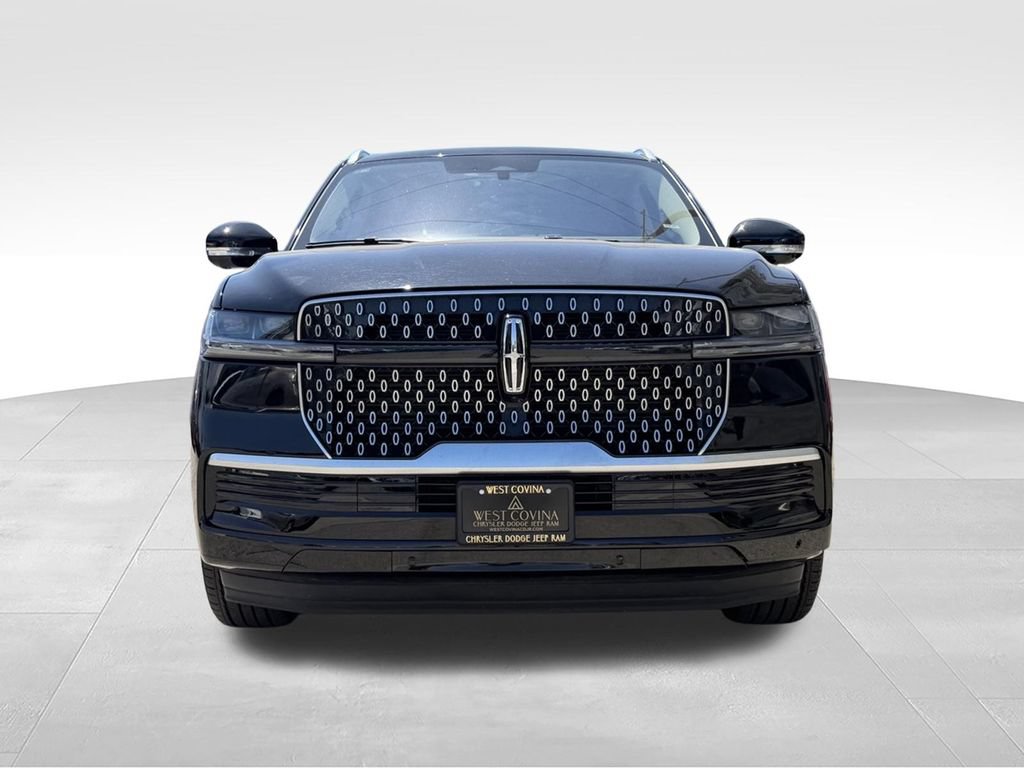 Used 2025 Lincoln Navigator Reserve AWD/4WD image 3