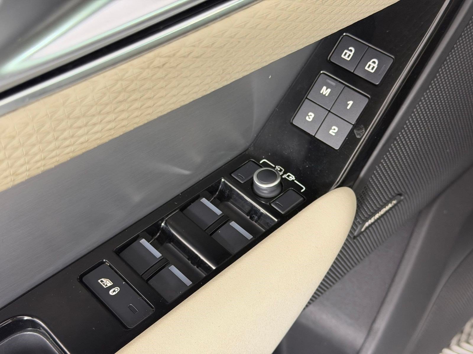 Used 2022 Land Rover Range Rover Velar R-Dynamic S AWD/4WD image 27