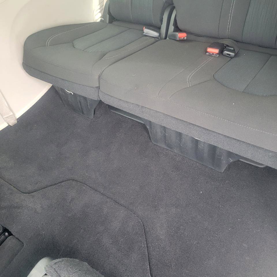 Used 2022 Chrysler Voyager LX image 30