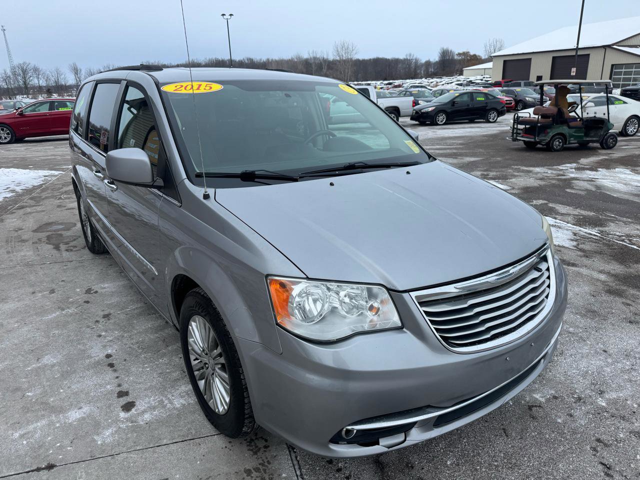 Used 2015 Chrysler Town & Country Touring w/ Driver Convenience Group FWD image 3