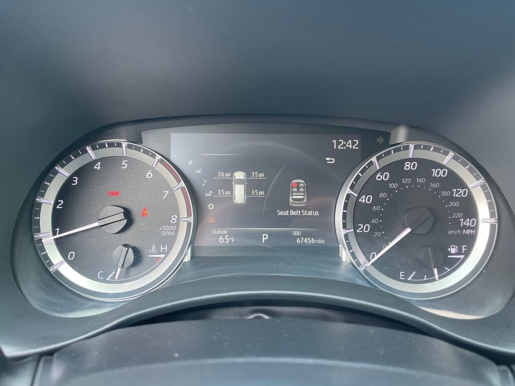 Used 2023 Toyota Highlander XLE FWD image 22