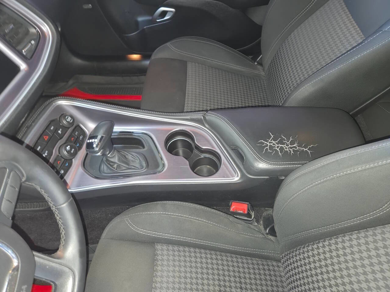 Used 2016 Dodge Challenger R/T w/ Driver Convenience Group RWD image 17