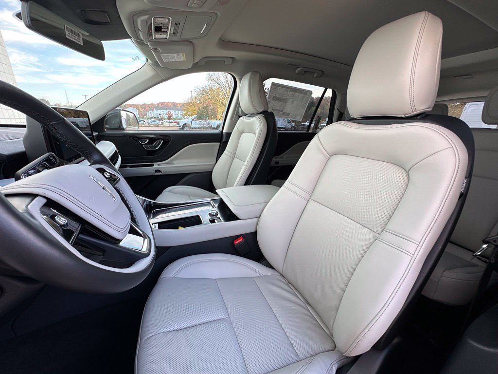 New 2027 Lincoln Aviator AWD image 17