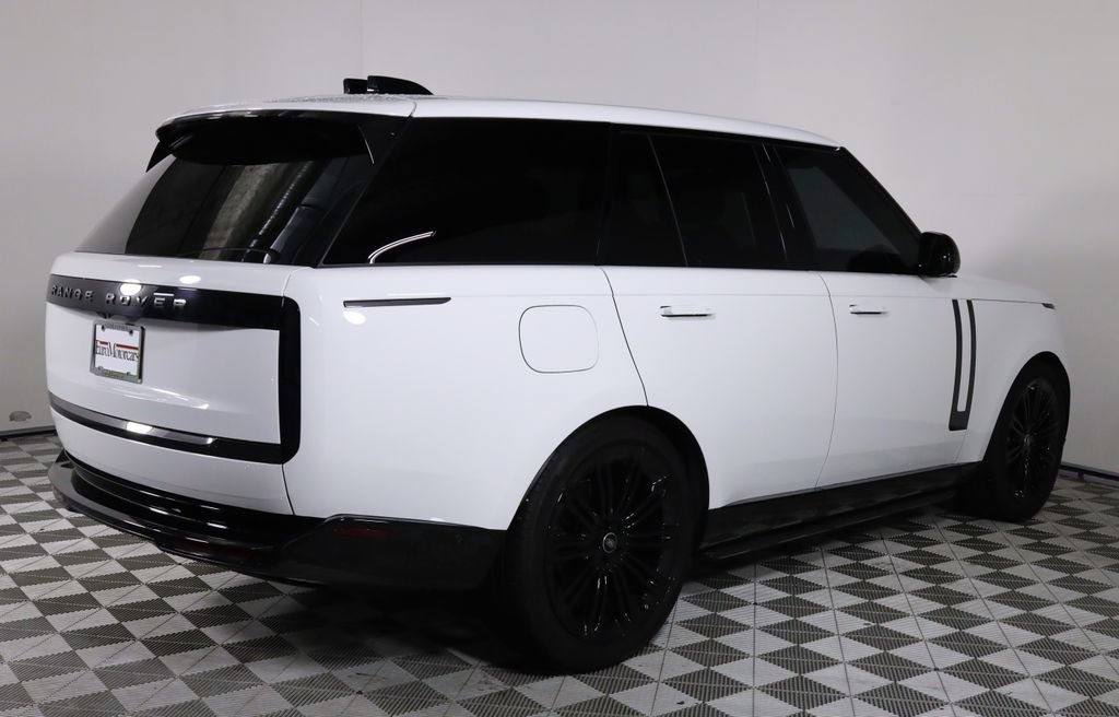 Used 2025 Land Rover Range Rover SE AWD/4WD image 6