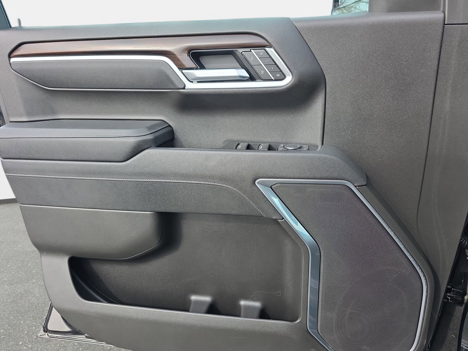 Used 2025 GMC Sierra 1500 SLT image 27