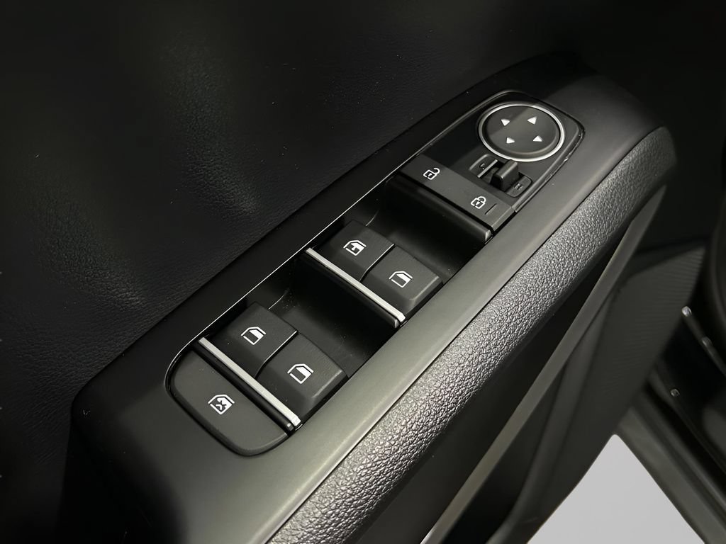 Used 2025 Kia Soul LX w/ LX Technology Package FWD image 15
