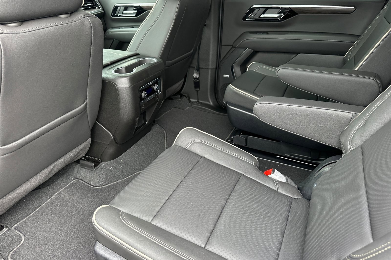 New 2025 Chevrolet Suburban Premier image 13