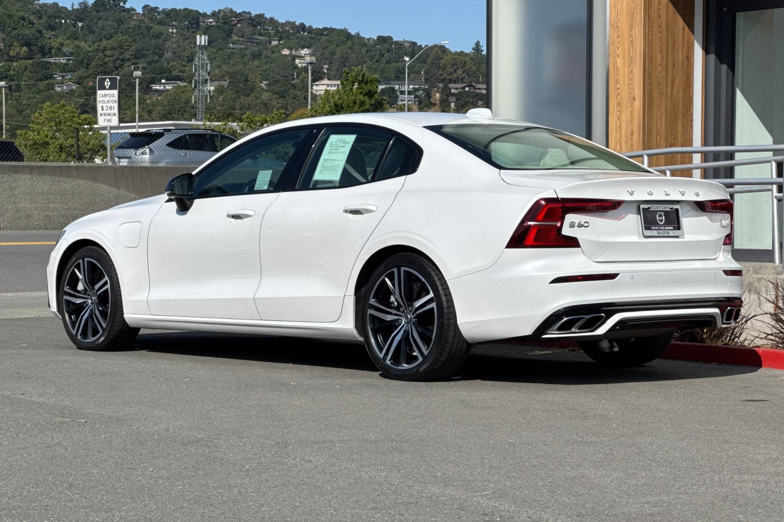 Used 2022 Volvo S60 T8 R-Design Expression w/ Premium Package AWD/4WD image 6