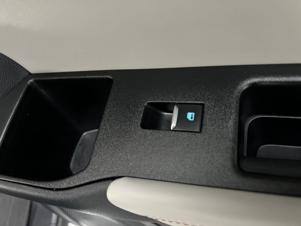 Used 2025 Ford Explorer Active w/ Active Comfort Package image 22