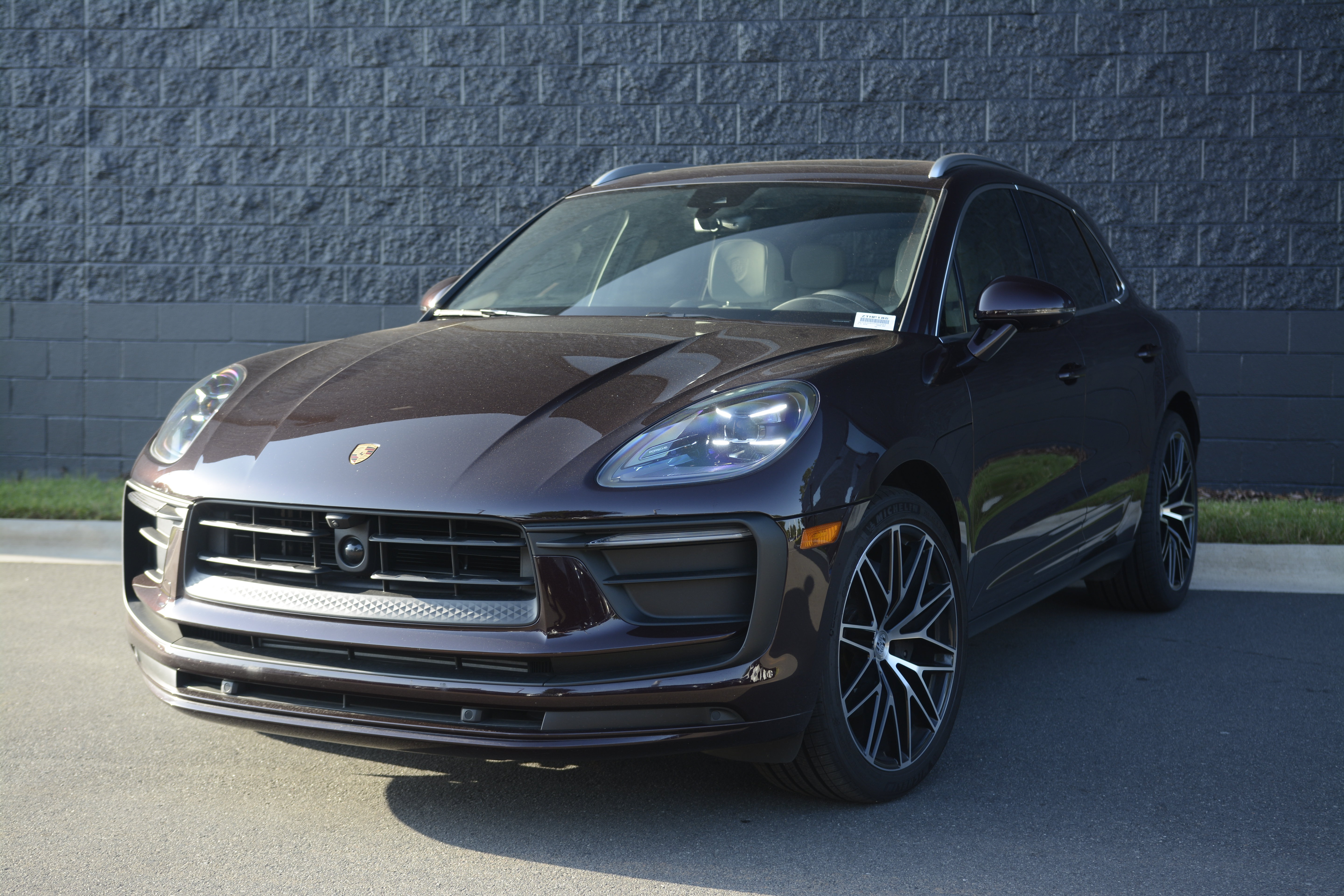 Certified 2026 Porsche Macan AWD/4WD image 1