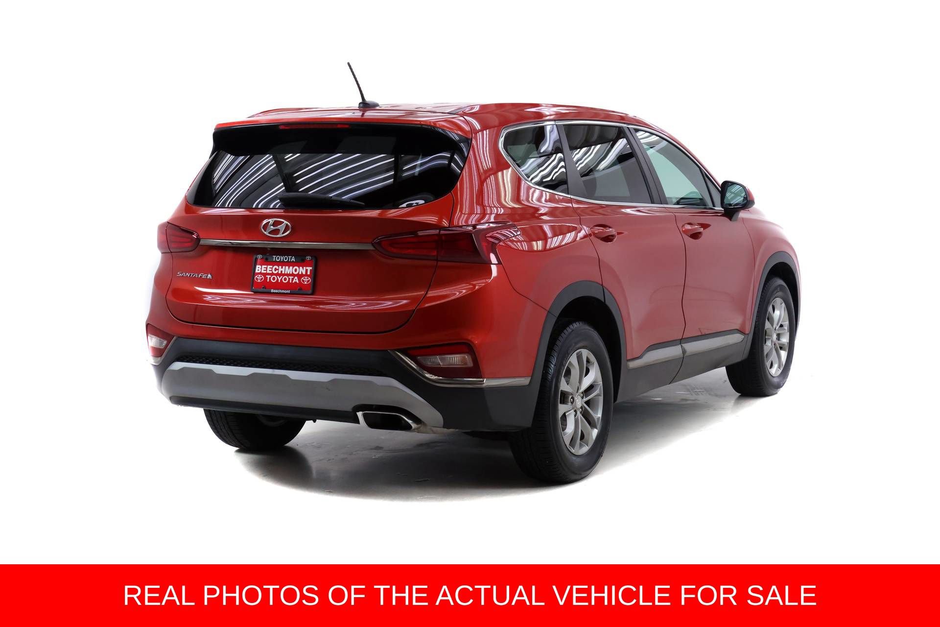 Used 2019 Hyundai Santa Fe SE FWD image 2
