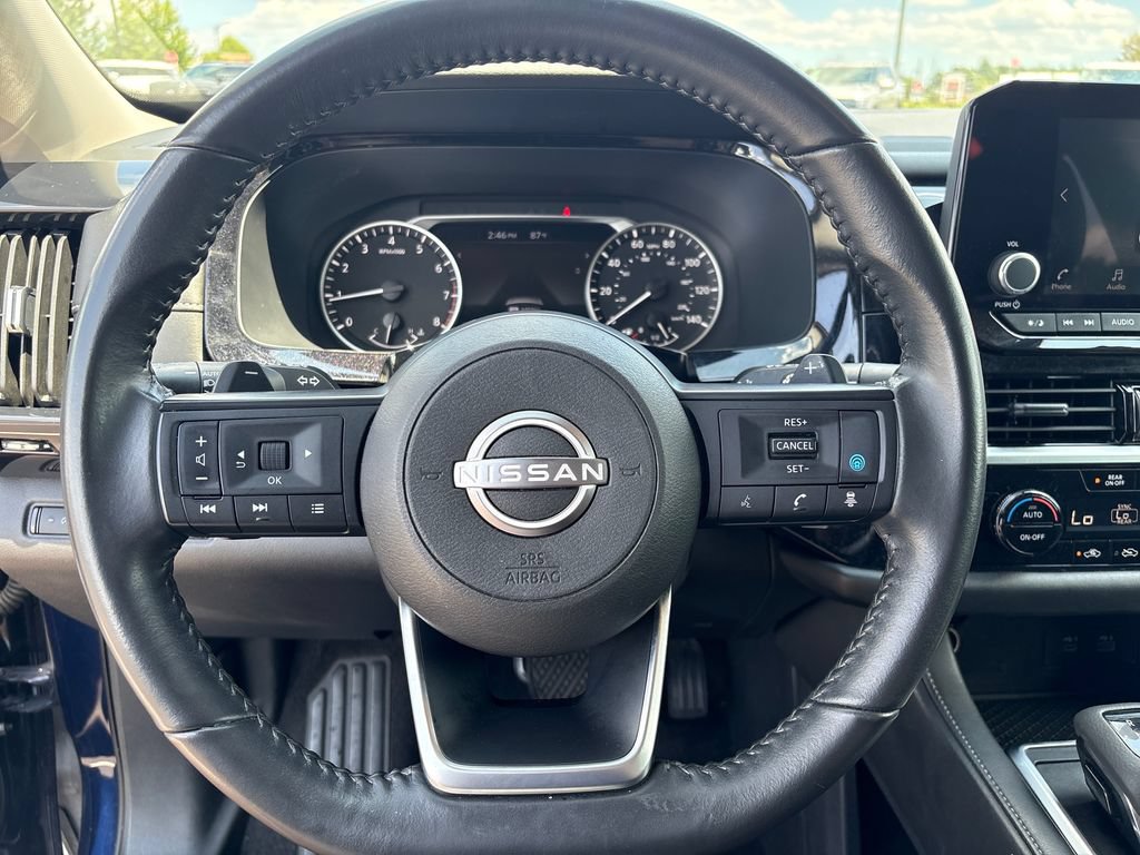Used 2025 Nissan Pathfinder SV FWD image 12
