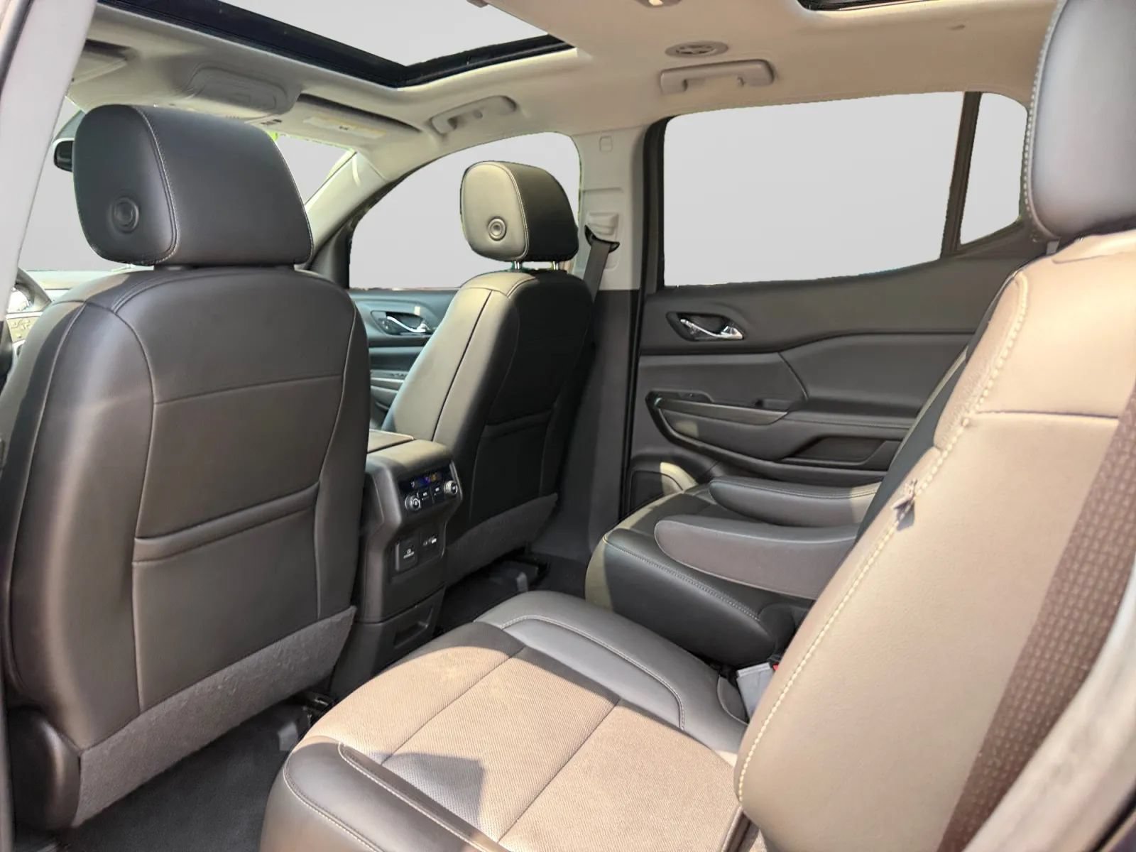 Used 2021 GMC Acadia SLT w/ LPO, Floor Liner Package FWD image 24