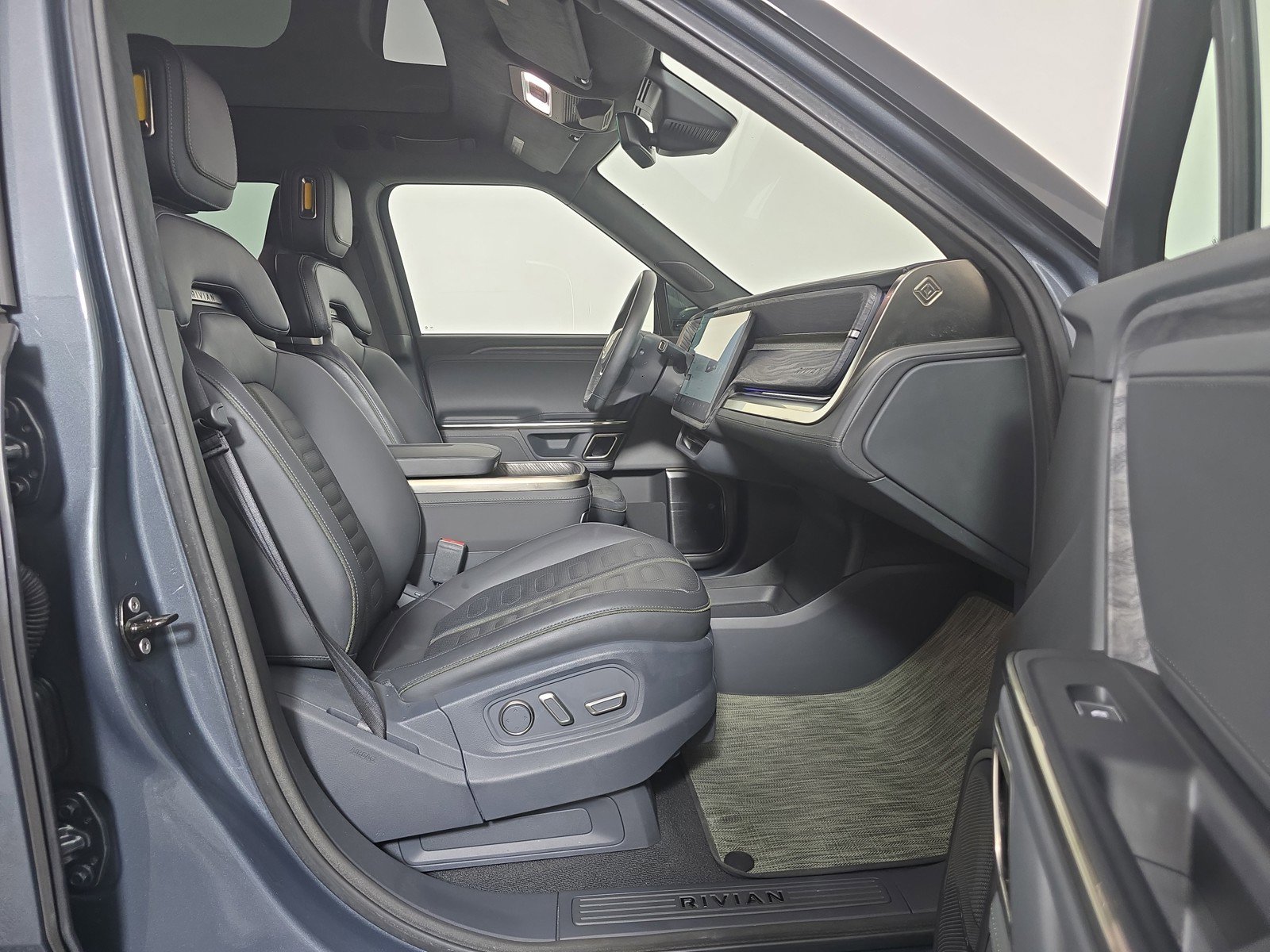 Used 2022 Rivian R1S Launch Edition AWD/4WD image 24